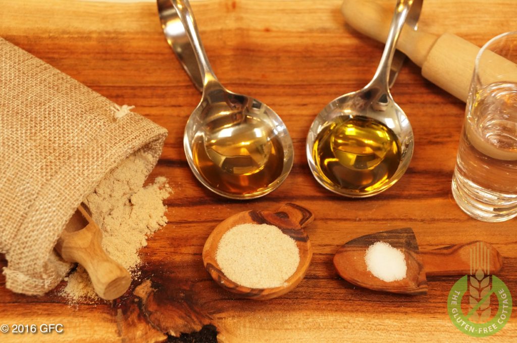 Ingredients for the dough: teff flour, psyllium seed husk powder, salt, apple vinegar, canola oil and water (gluten-free apple strudel).